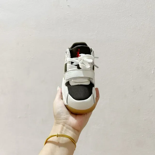 Nike Black Strap Closure Lifestyle Sneakers 12