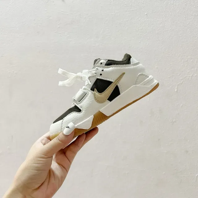 Nike Black Strap Closure Lifestyle Sneakers 15