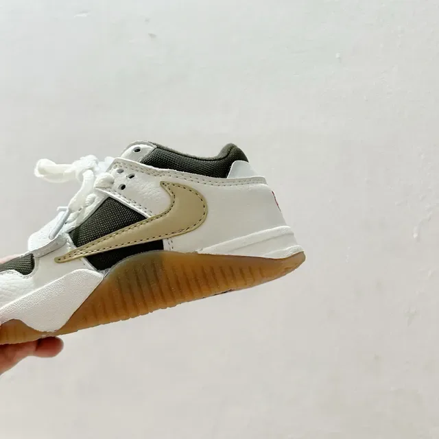 Nike Black Strap Closure Lifestyle Sneakers 19