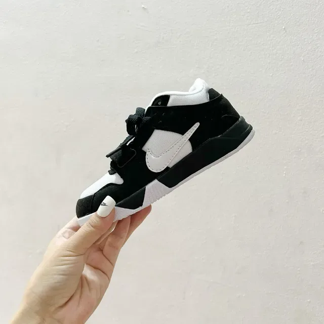 Nike Black Strap Closure Lifestyle Sneakers 22