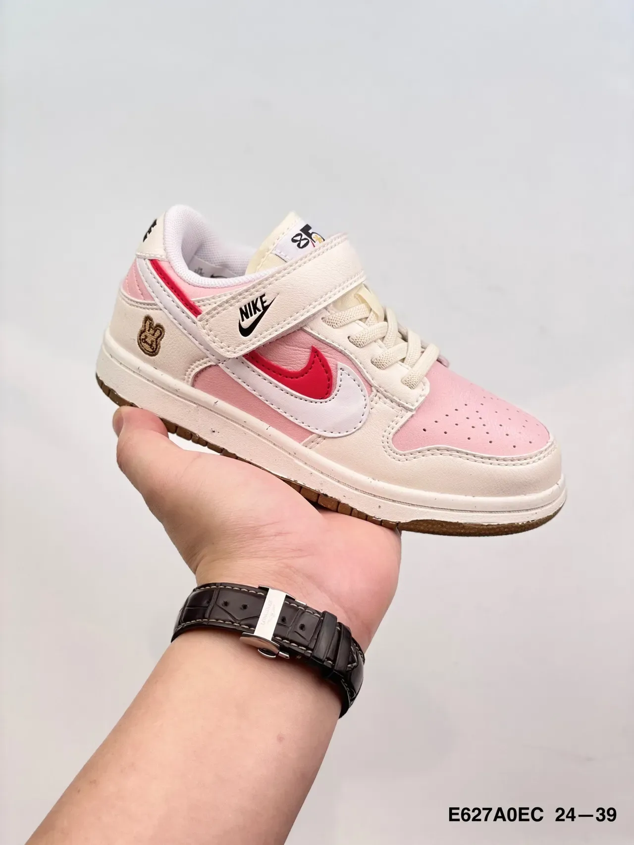 Nike Black White Low-Top Perforated Toe Lifestyle Sneakers 7