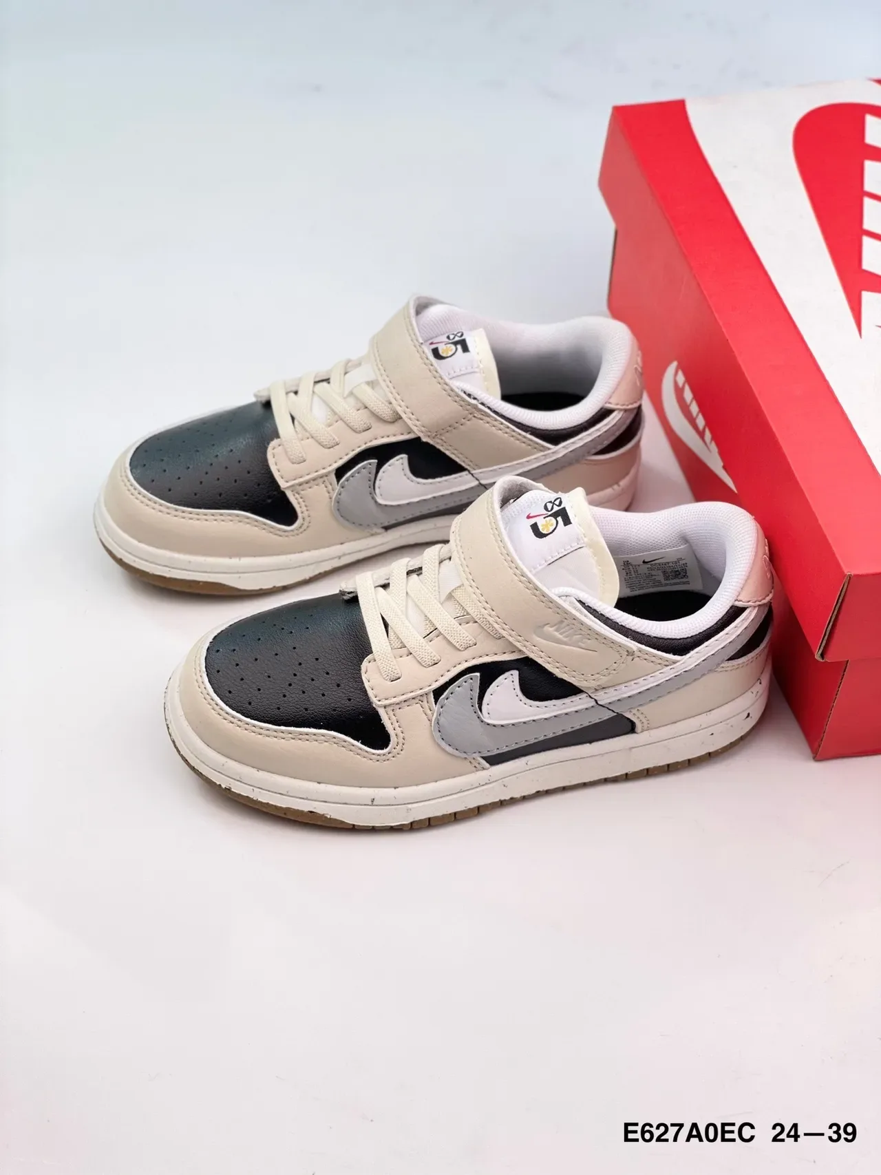Nike Black White Low-Top Perforated Toe Lifestyle Sneakers 13