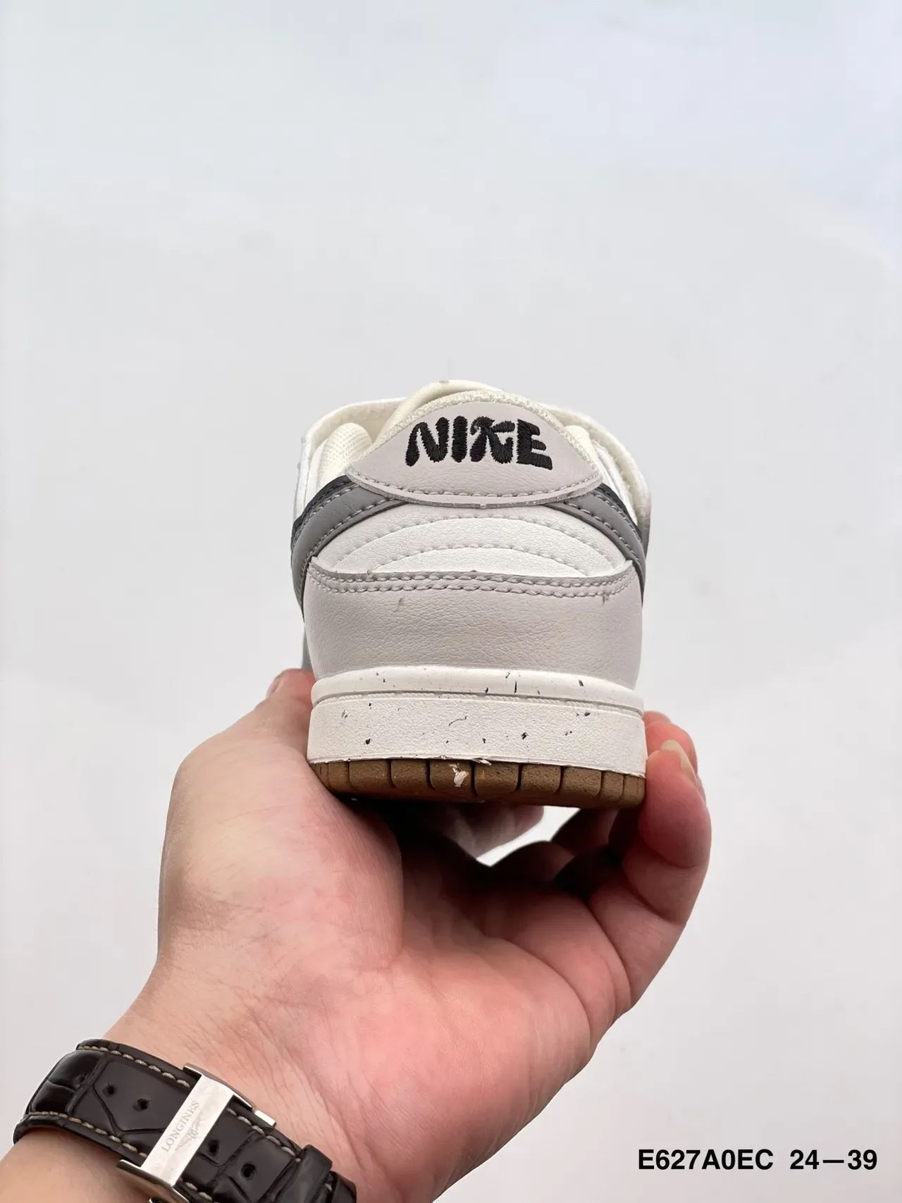 Nike Black White Low-Top Perforated Toe Lifestyle Sneakers 20