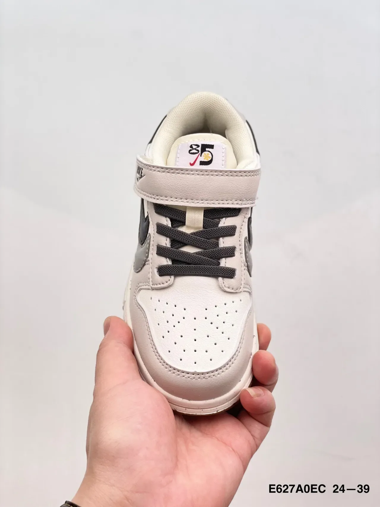 Nike Black White Low-Top Perforated Toe Lifestyle Sneakers 22