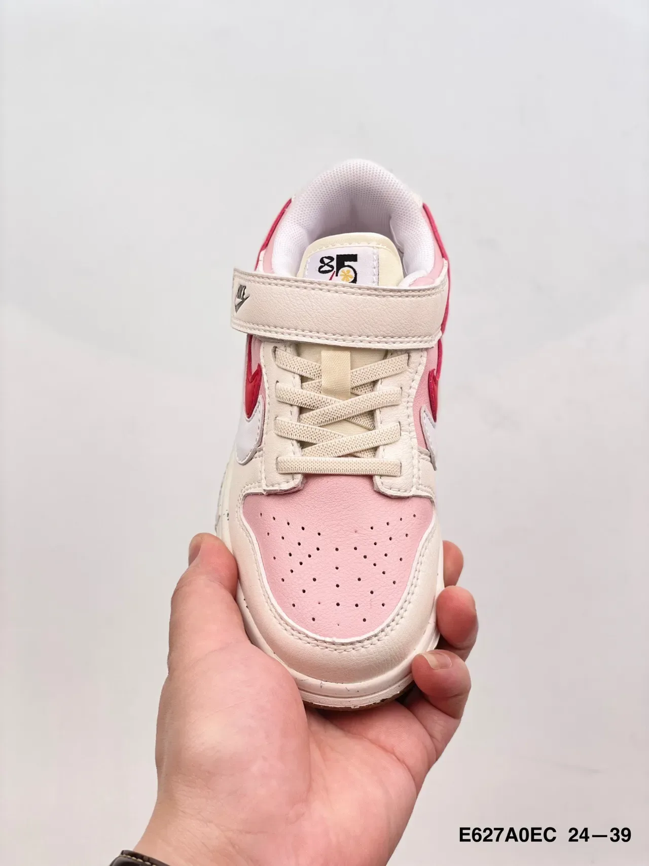 Nike Black White Low-Top Perforated Toe Lifestyle Sneakers 24