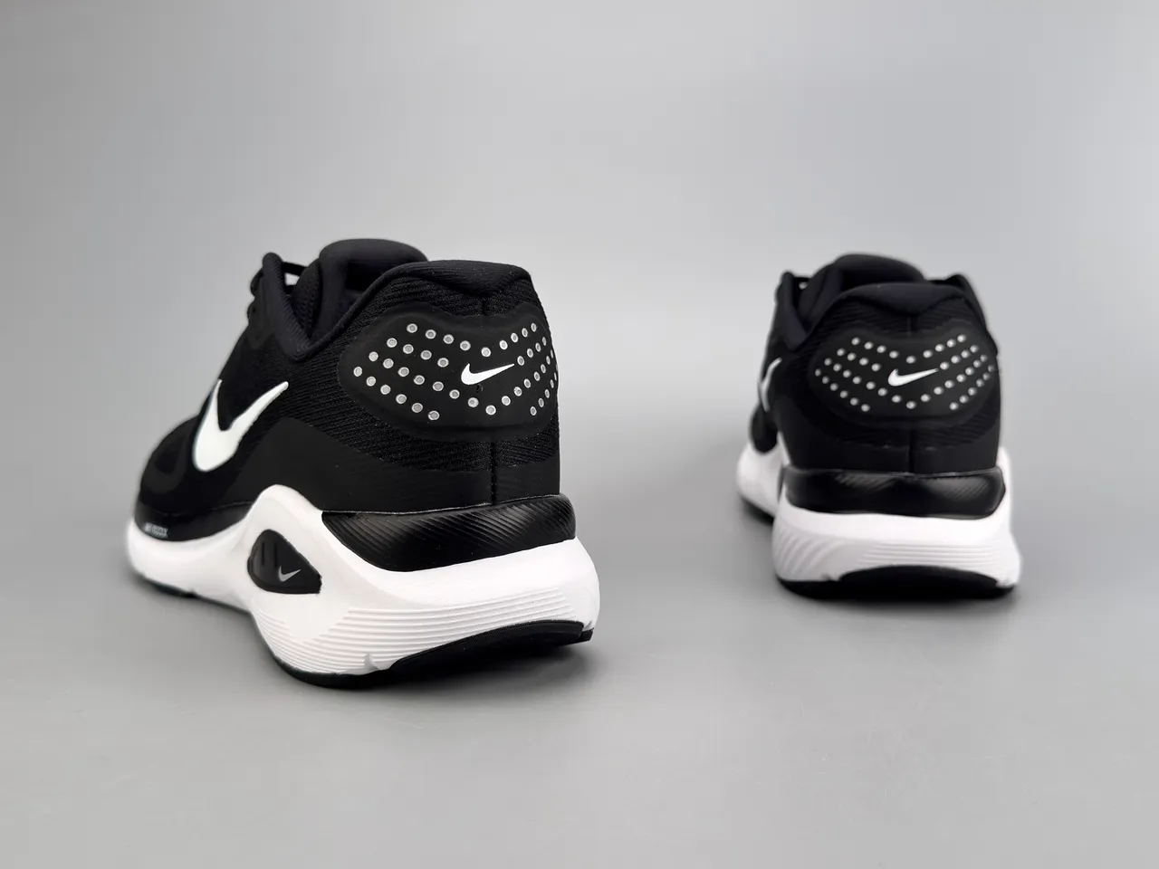 Nike Black White Mesh Upper ReactX Midsole Running Shoes 6