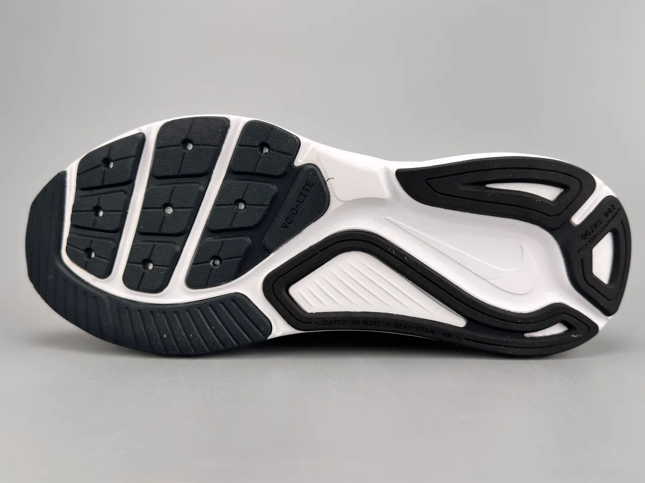 Nike Black White Mesh Upper ReactX Midsole Running Shoes 8