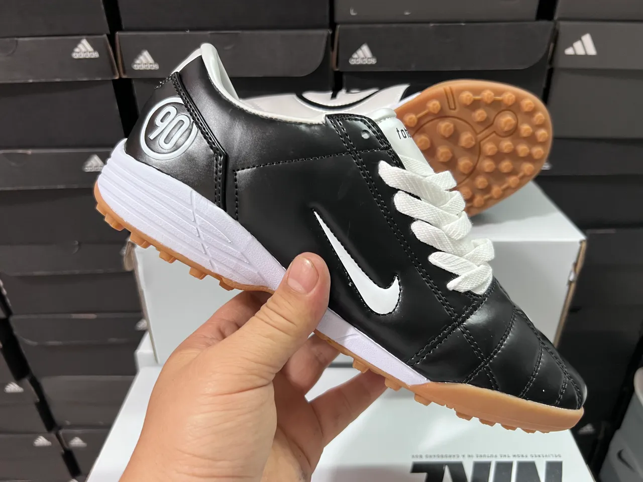 Nike Noir Blanc Partie Supérieure en Cuir Matelassé Low-Top Chaussures de football indoor 5