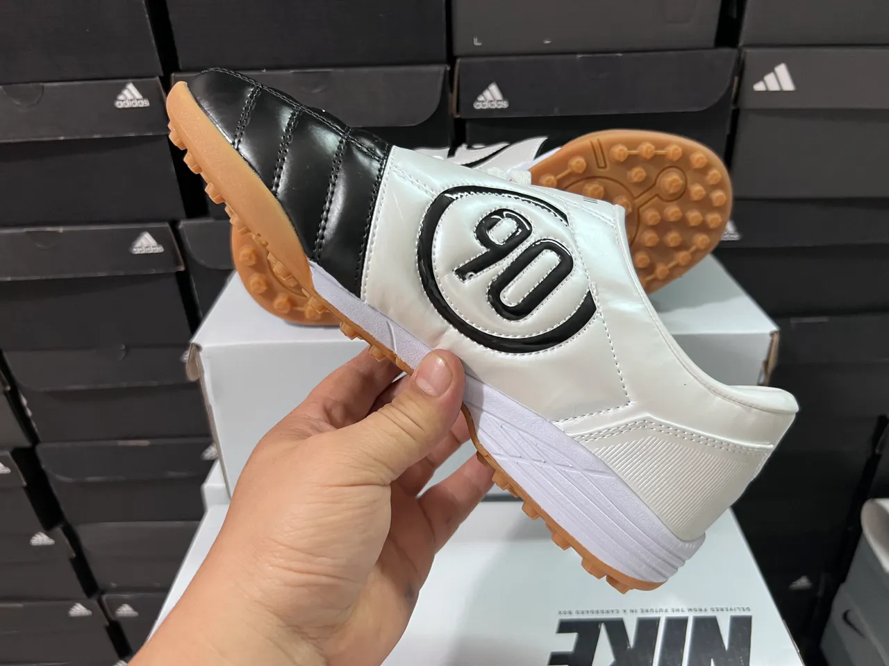Nike Noir Blanc Partie Supérieure en Cuir Matelassé Low-Top Chaussures de football indoor 7