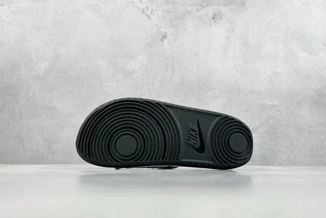 Nike Black White Ribbed Strap Molded Rubber Sole Slippers 6