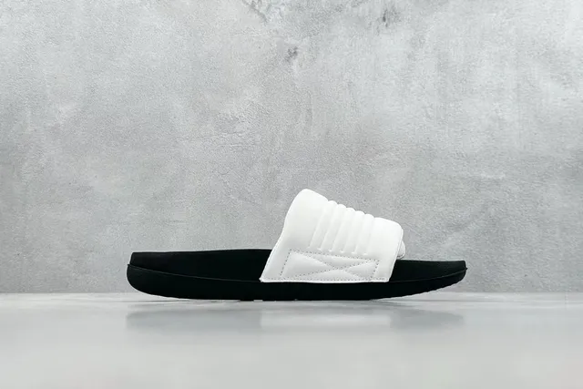 Nike Black White Ribbed Strap Molded Rubber Sole Slippers 8