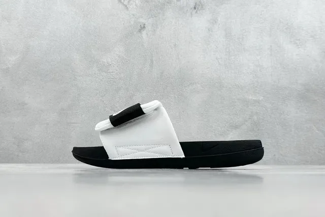 Nike Black White Ribbed Strap Molded Rubber Sole Slippers 9