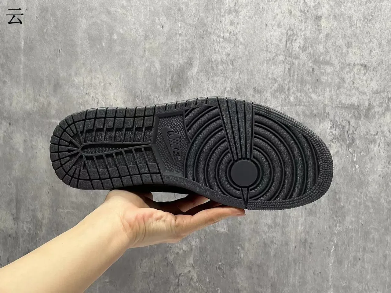 Nike Black White Suede Upper Contrast Stitching Lifestyle Sneakers 4