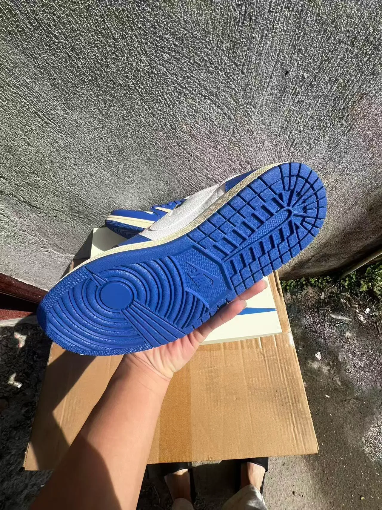 Nike Blue Beige Low-Top Silhouette Leather And Synthetic Overlay Construction Lifestyle Sneakers 6