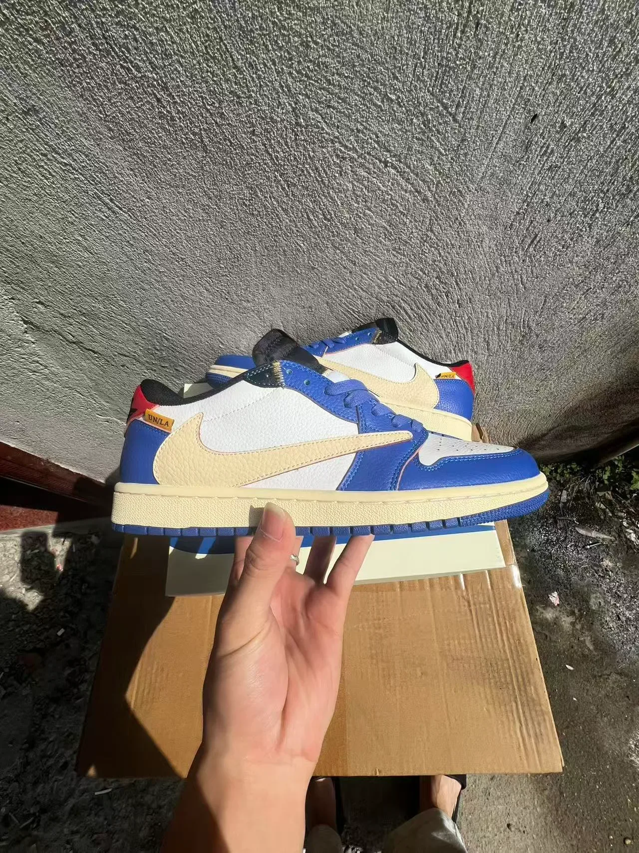 Nike Blue Beige Low-Top Silhouette Leather And Synthetic Overlay Construction Lifestyle Sneakers 7