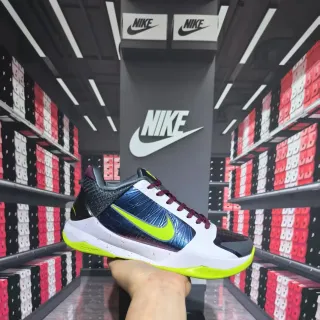 Nike 蓝绿低帮虹彩合成覆盖篮球鞋
