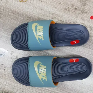 Nike गहरी नीली एक पट्टी स्लाइड रिब्ड फुटबेड स्लिपर्स