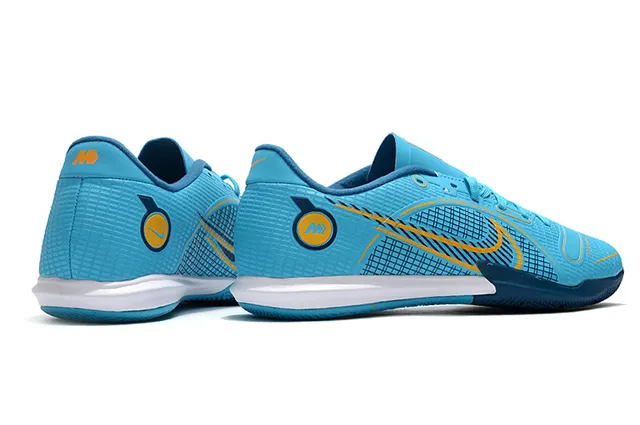 Nike Tênis de futebol indoor de corte baixo upper sintético overlay texturizado em grade color azul laranja 5