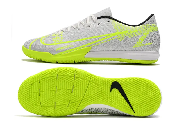 Nike Tênis de futebol indoor de corte baixo upper sintético overlay texturizado em grade color azul laranja 13