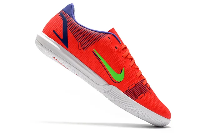 Nike Tênis de futebol indoor de corte baixo upper sintético overlay texturizado em grade color azul laranja 15