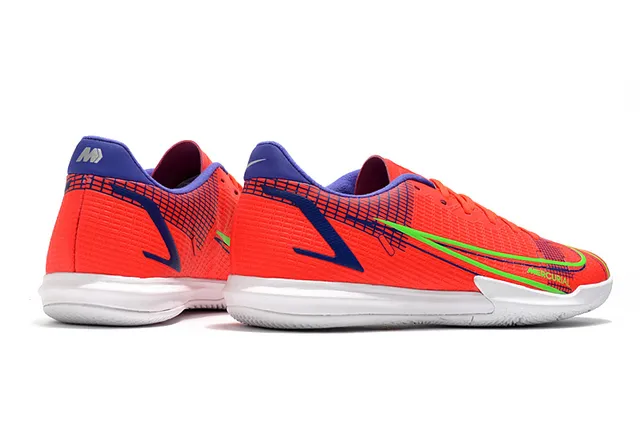 Nike Tênis de futebol indoor de corte baixo upper sintético overlay texturizado em grade color azul laranja 18