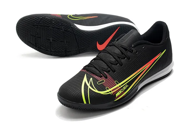 Nike Tênis de futebol indoor de corte baixo upper sintético overlay texturizado em grade color azul laranja 23