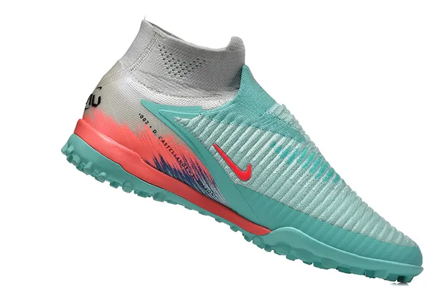 Nike Bleu et Rose Chaussures de Football pour Turf avec Lacets Asymétriques, Upper Tricoté et Ajustement Sock-Fit 3