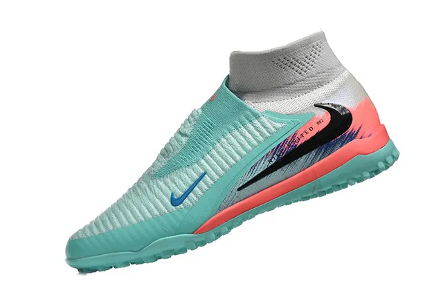 Nike Bleu et Rose Chaussures de Football pour Turf avec Lacets Asymétriques, Upper Tricoté et Ajustement Sock-Fit 4