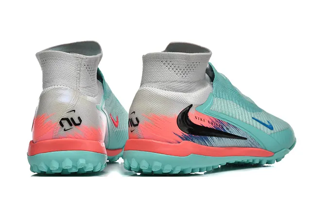 Nike Bleu et Rose Chaussures de Football pour Turf avec Lacets Asymétriques, Upper Tricoté et Ajustement Sock-Fit 5
