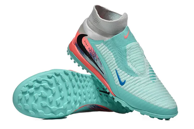 Nike Bleu et Rose Chaussures de Football pour Turf avec Lacets Asymétriques, Upper Tricoté et Ajustement Sock-Fit 7