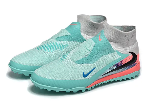 Nike Bleu et Rose Chaussures de Football pour Turf avec Lacets Asymétriques, Upper Tricoté et Ajustement Sock-Fit 8