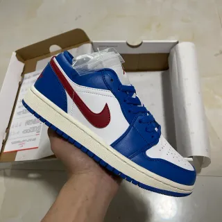 Nike Blue Red Low-Top Silhouette Leather Upper Lifestyle Sneakers