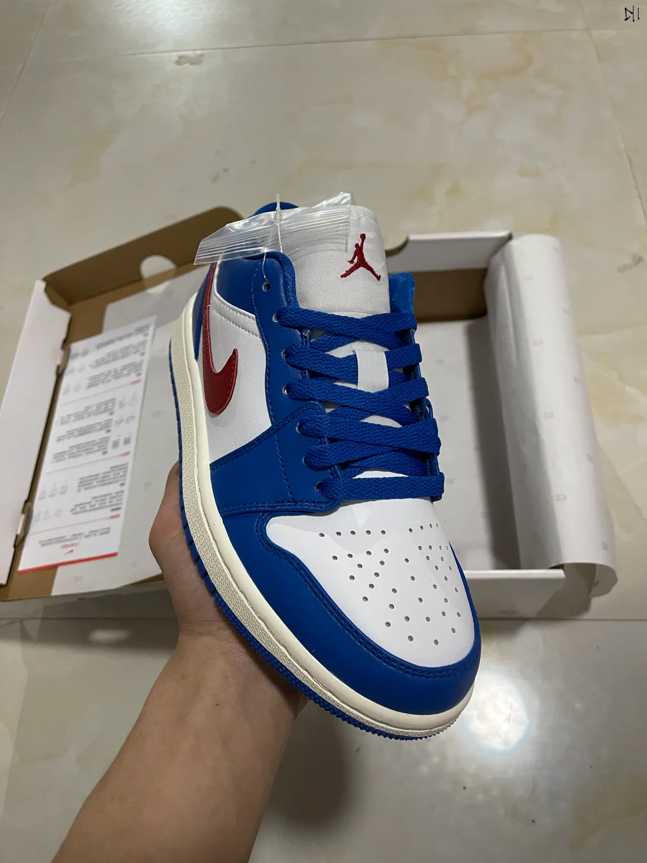 Nike Blue Red Low-Top Silhouette Leather Upper Lifestyle Sneakers 2
