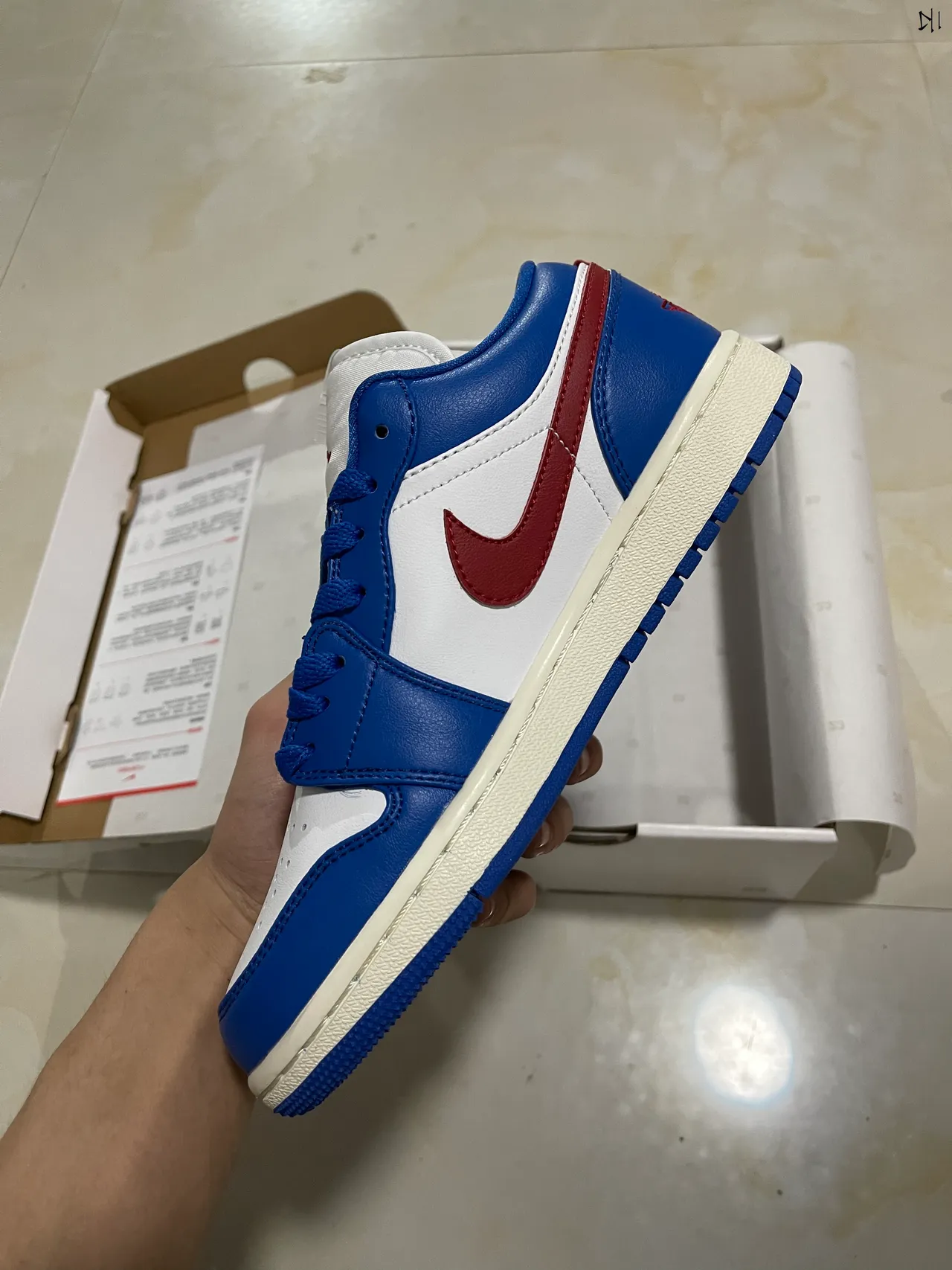 Nike Blue Red Low-Top Silhouette Leather Upper Lifestyle Sneakers 4
