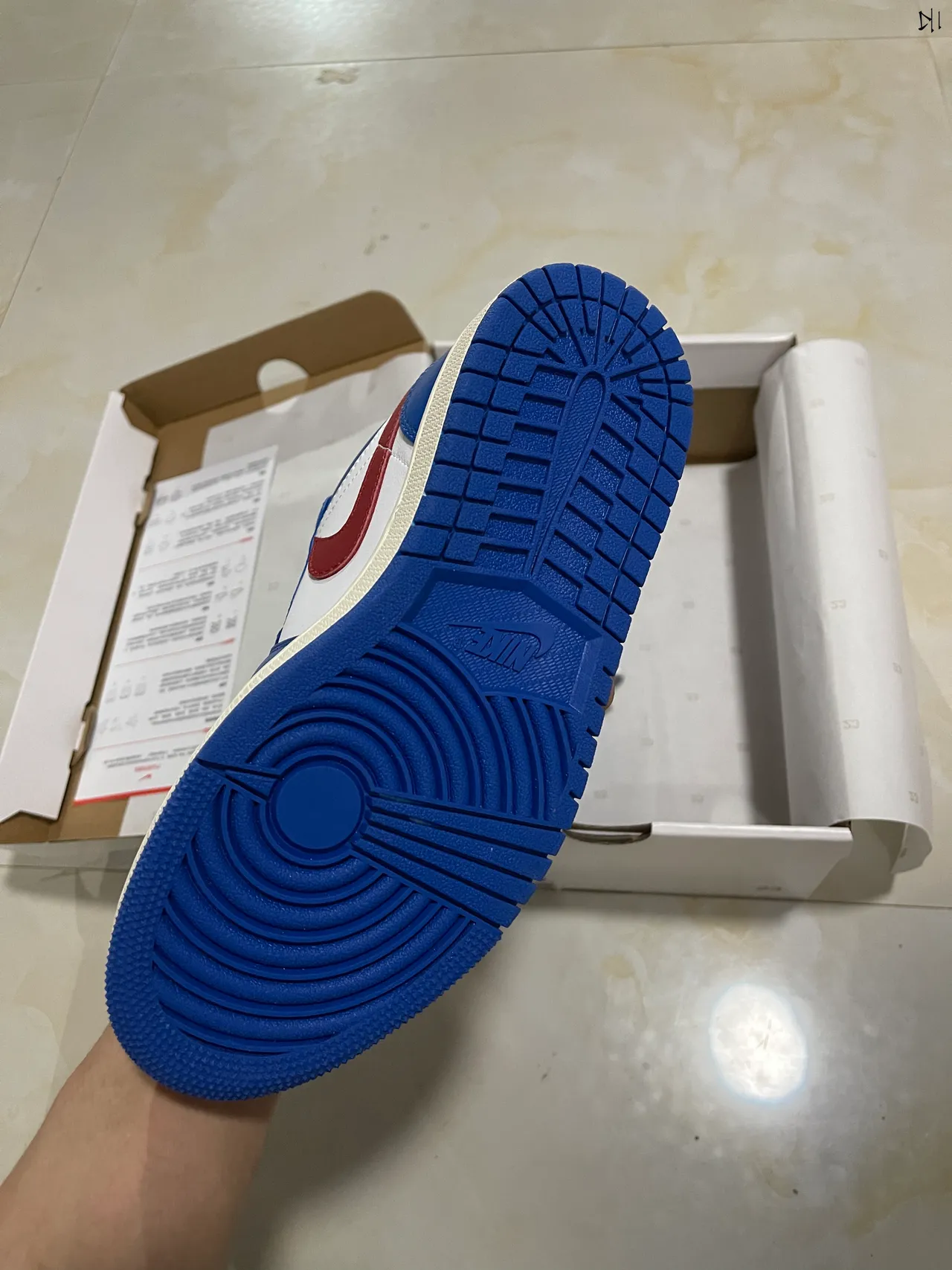 Nike Blue Red Low-Top Silhouette Leather Upper Lifestyle Sneakers 6