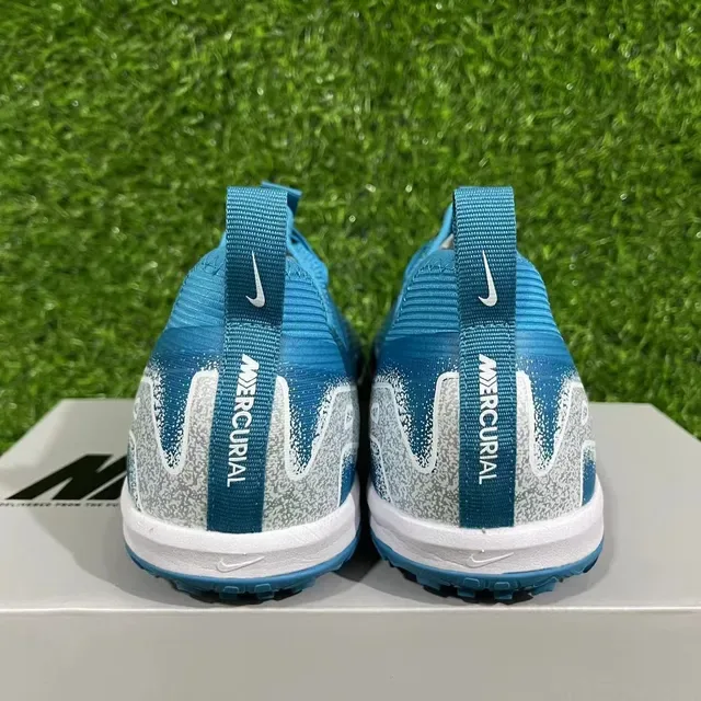 Nike Bleu Blanc Chaussures de Football Turf à talon bas en synthétique texturé 2