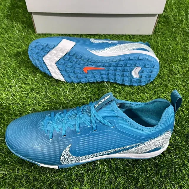 Nike Bleu Blanc Chaussures de Football Turf à talon bas en synthétique texturé 5