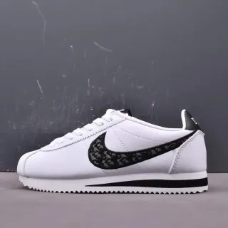 Nike Cortez Tênis Lifestyle Brancos e Pretos com Swoosh Bordado