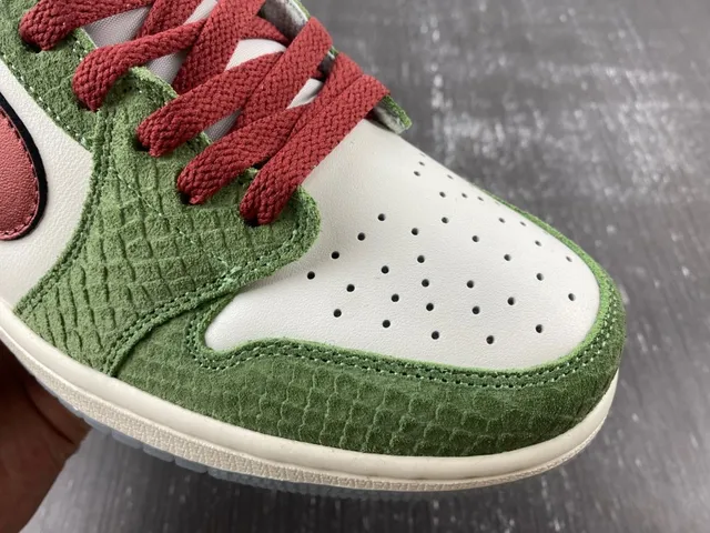 Nike Dunk Low Green Maroon Gold Lifestyle Sneakers 9
