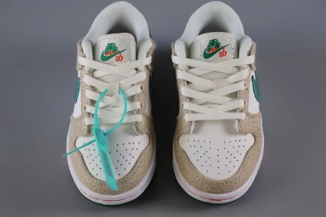 Nike Dunk Low Pink and White Lifestyle Sneakers 7