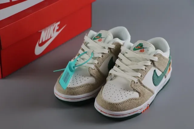 Nike Dunk Low Pink and White Lifestyle Sneakers 10