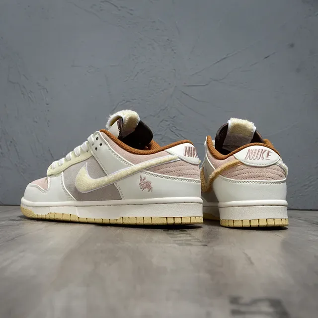 Nike Dunk Low Rabbit Shearling Branco Marrom Tênis Lifestyle 3