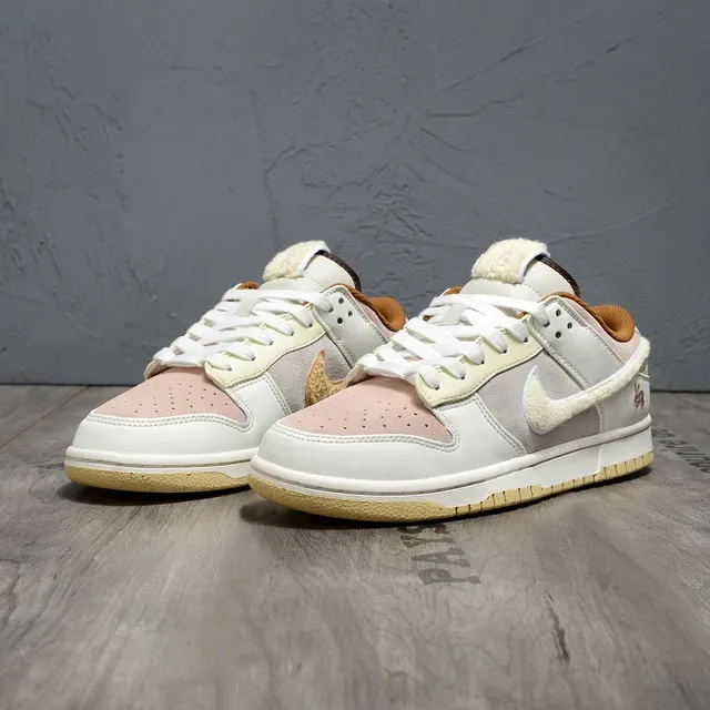 Nike Dunk Low Rabbit Shearling Branco Marrom Tênis Lifestyle 4