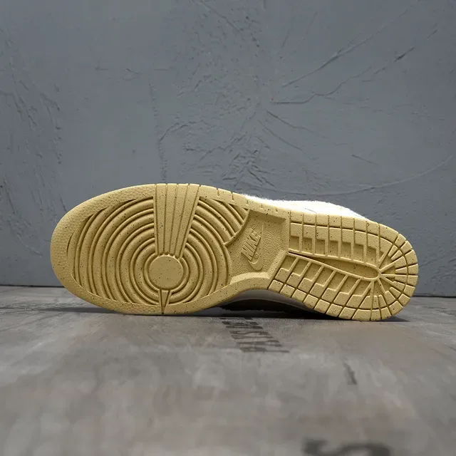 Nike Dunk Low Rabbit Shearling Branco Marrom Tênis Lifestyle 5