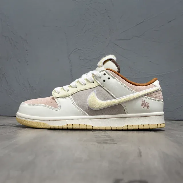 Nike Dunk Low Rabbit Shearling Branco Marrom Tênis Lifestyle 7