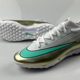 नाइके सोना हरा धात्विक ग्रेडिएंट ऊपरी Mint Swoosh Accent टर्फ फुटबॉल जूते