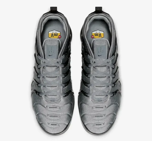 Nike Gray Black Wave-Pattern Cage Overlays Glossy Midsole Lifestyle Sneakers 4