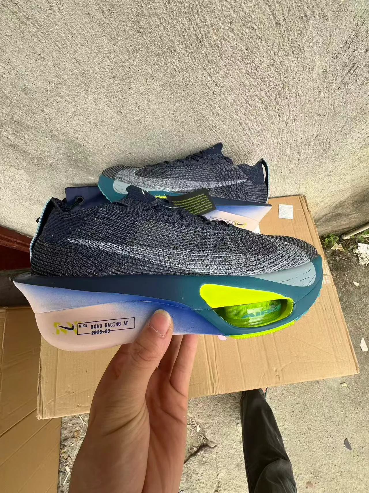 Nike Gray Blue Knit Upper Visible Air Cushioning Running Shoes 7