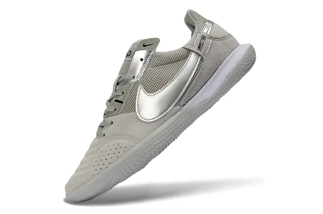 Nike Gray Silver Low-Top Perforated Toebox Sneakers 3