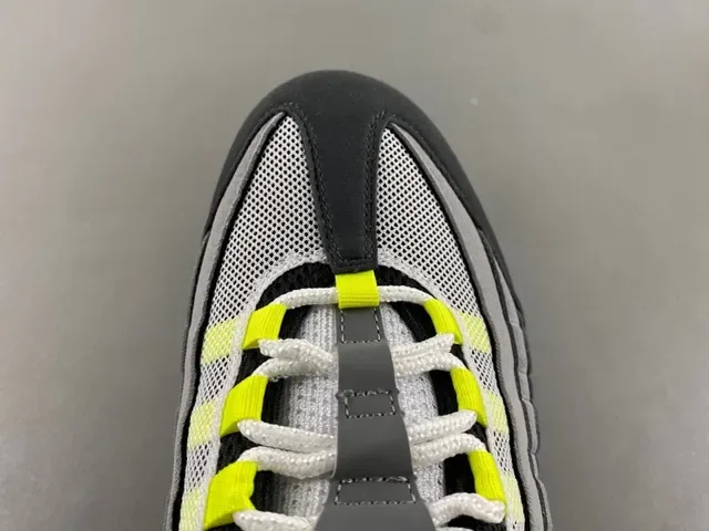Nike Gris Jaune Chaussures Lifestyle Overlays Synthétiques Matelassés Unités Air Cushioning Visibles 6